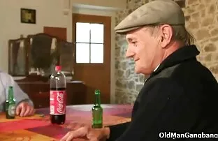 XXX वह अपने भाई के साथ सेक्स की तलाश में है कैटरीना की सेक्सी मूवी ।