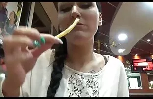 XXX क्लो घर्षण से उदासीनता से कराह उठा । सेक्सी मूवी हद मैं