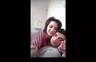 XXX एक चबाने वाली गम सदस्य के साथ हस्तमैथुन बीपी पिक्चर सेक्सी मूवी ।