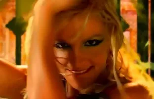 XXX मुझे दो सेक्सी हिंदी मूवी सेक्सी लड़कियां मिलीं ।