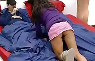 XXX लड़कियां कार के पीछे सेक्सी मूवी फुल सेक्सी मूवी हथेली को सहलाती हैं ।